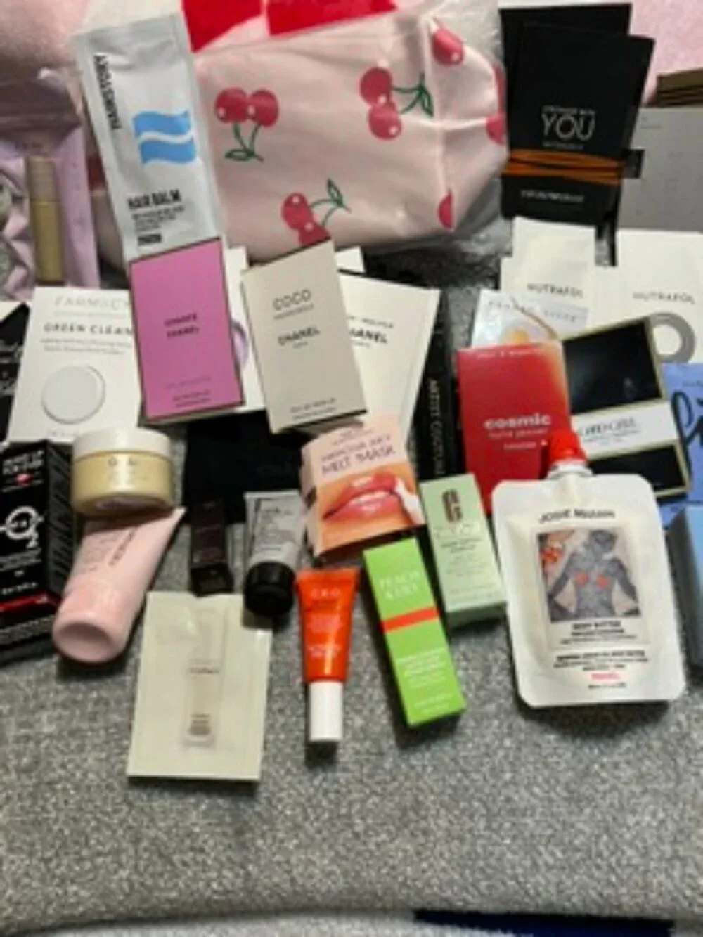 NWT 40 Item Luxury Beauty Sample & Deluxe Fragrance, Makeup, Hair, Beauty Bundle